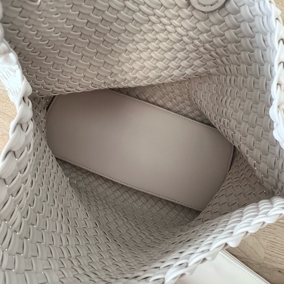 🤍WOVEN HANDBAG & MATCHING POUCH - Picture 4 of 5